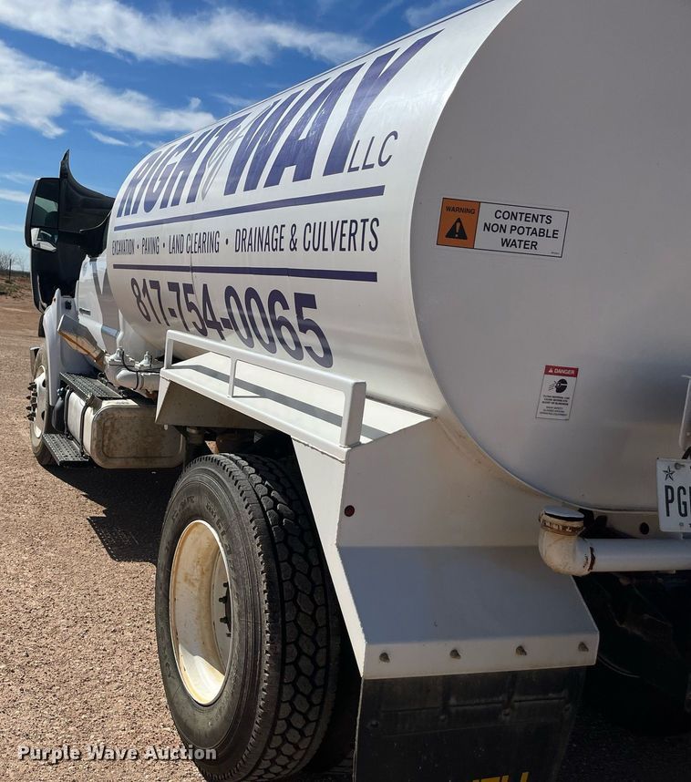 image for item EI0621 2019 Ford F750 Super Duty water truck