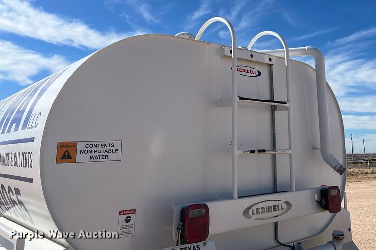 image for item EI0621 2019 Ford F750 Super Duty water truck