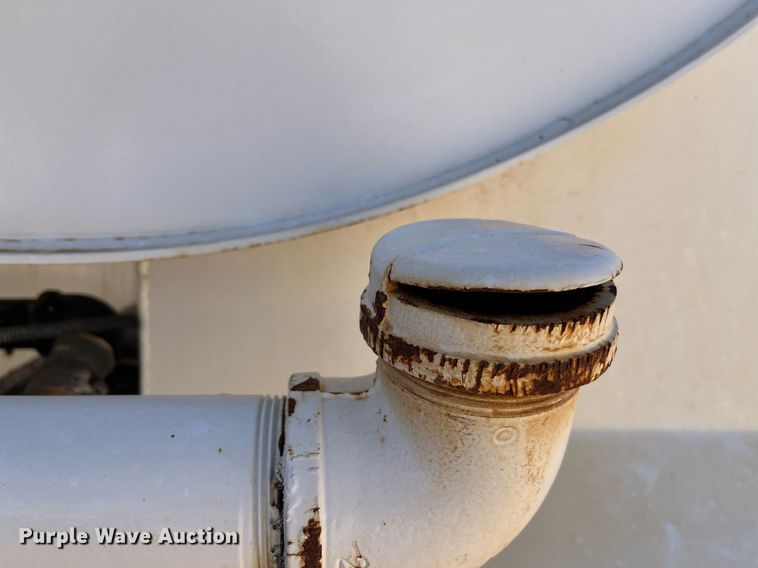 image for item EI0621 2019 Ford F750 Super Duty water truck