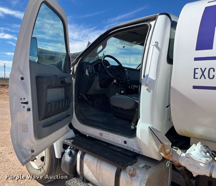image for item EI0621 2019 Ford F750 Super Duty water truck