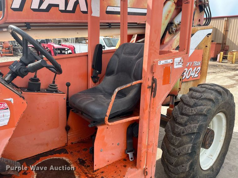 image for item EI0626 2002 Sky Trak 8042 telehandler