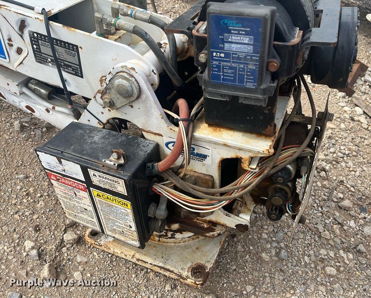 image for item EI0636 Auto Crane EHC32 truck mounted crane