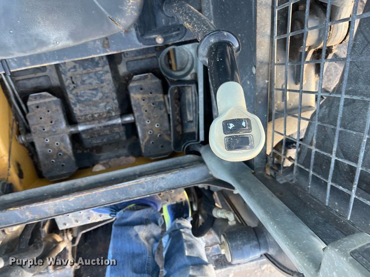 image for item EI0650 2015 New Holland L230 skid steer loader