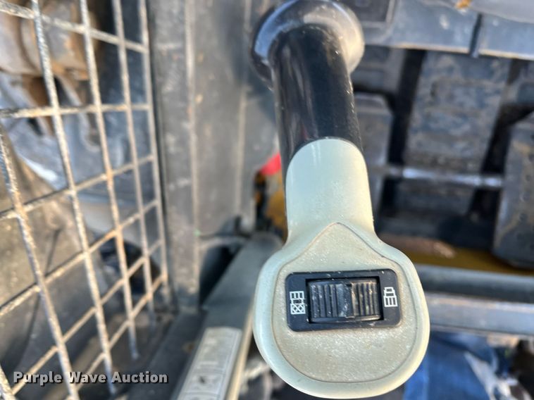 image for item EI0650 2015 New Holland L230 skid steer loader