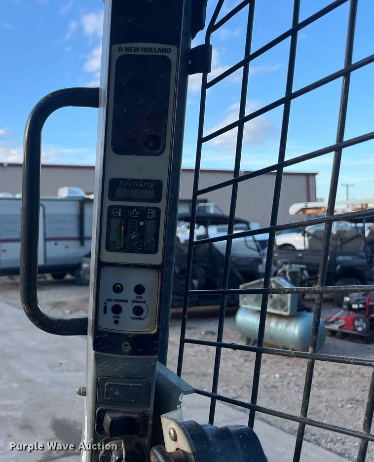 image for item EI0650 2015 New Holland L230 skid steer loader