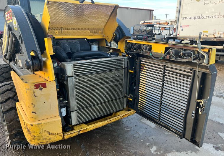 image for item EI0650 2015 New Holland L230 skid steer loader