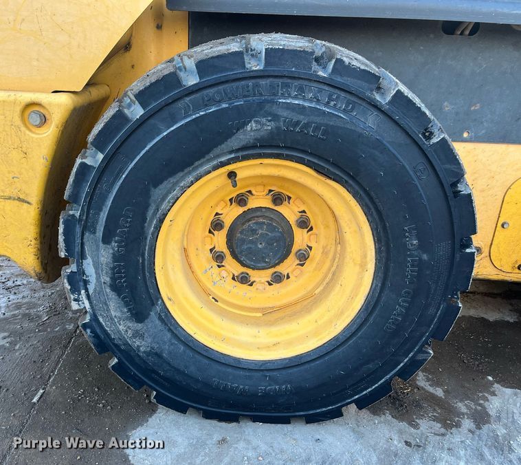 image for item EI0650 2015 New Holland L230 skid steer loader