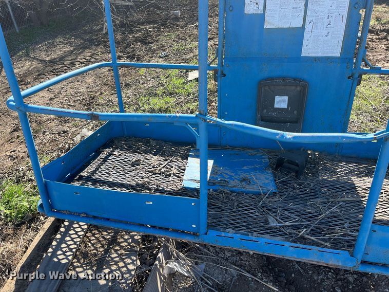 image for item EI0664 1999 Genie S-80 boom lift