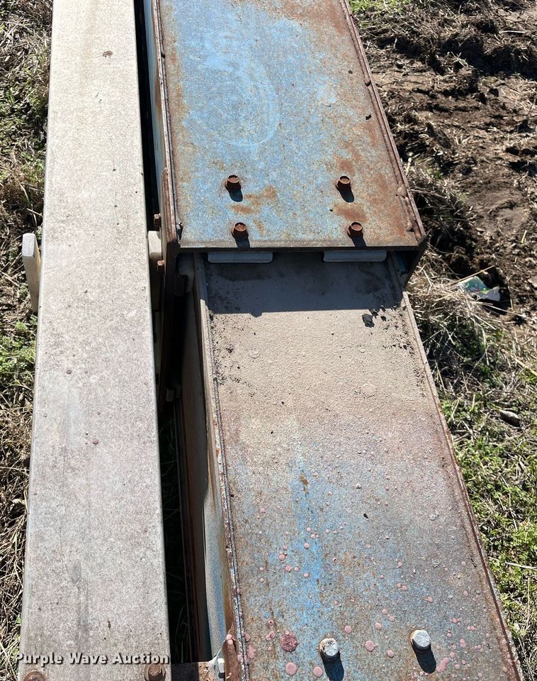 image for item EI0664 1999 Genie S-80 boom lift