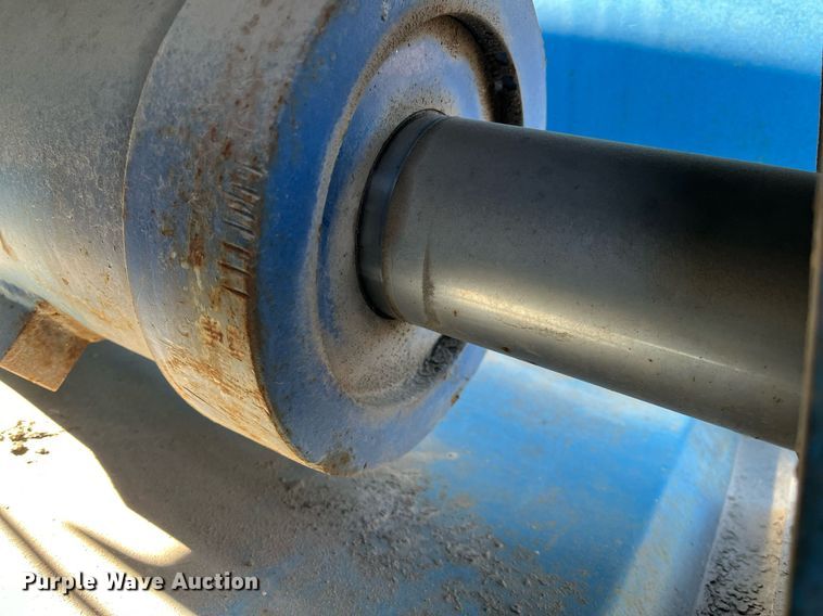 image for item EI0664 1999 Genie S-80 boom lift