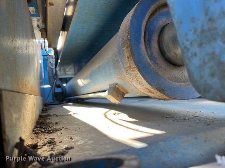 image for item EI0664 1999 Genie S-80 boom lift