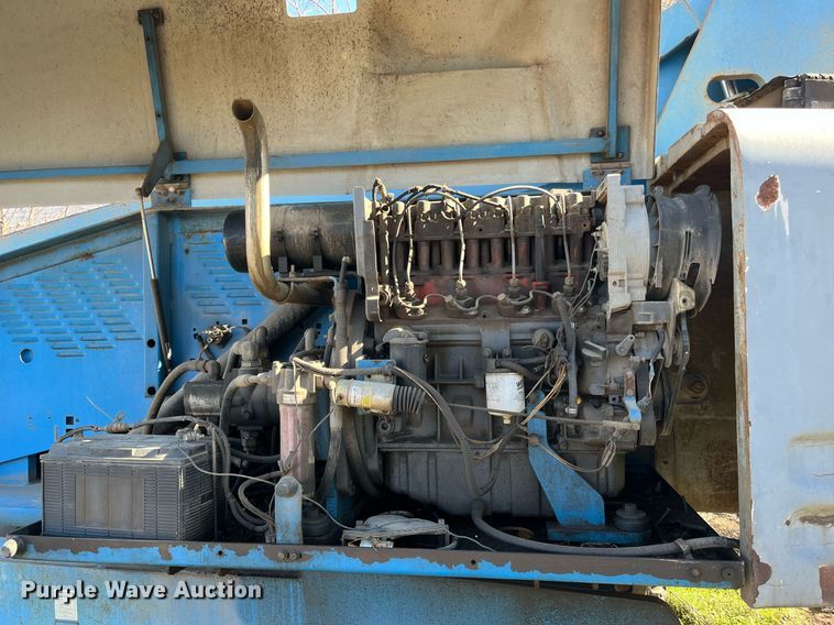 image for item EI0664 1999 Genie S-80 boom lift