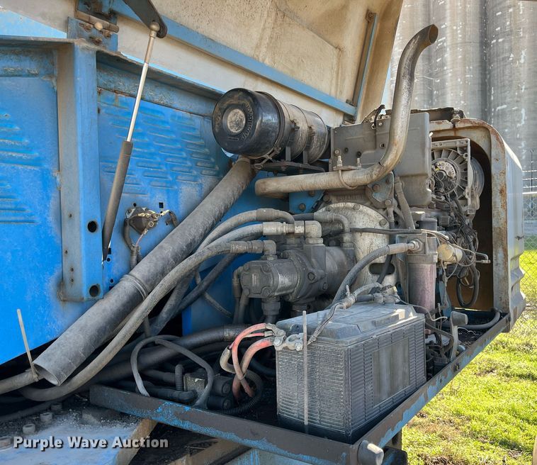 image for item EI0664 1999 Genie S-80 boom lift