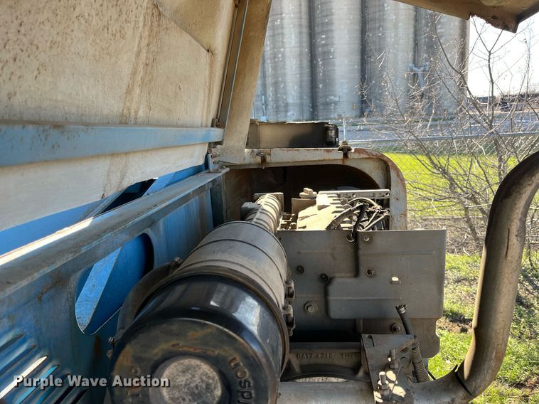 image for item EI0664 1999 Genie S-80 boom lift