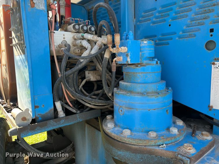 image for item EI0664 1999 Genie S-80 boom lift