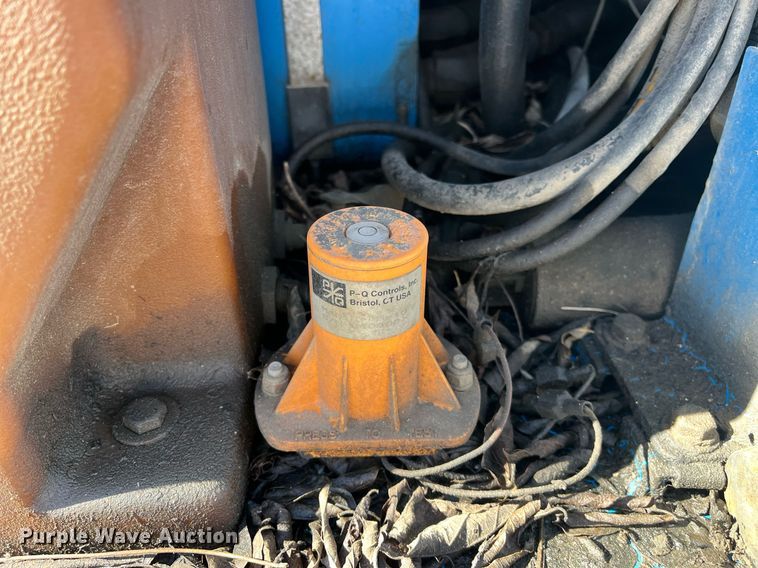 image for item EI0664 1999 Genie S-80 boom lift