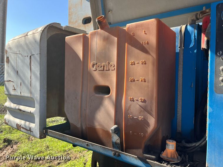 image for item EI0664 1999 Genie S-80 boom lift