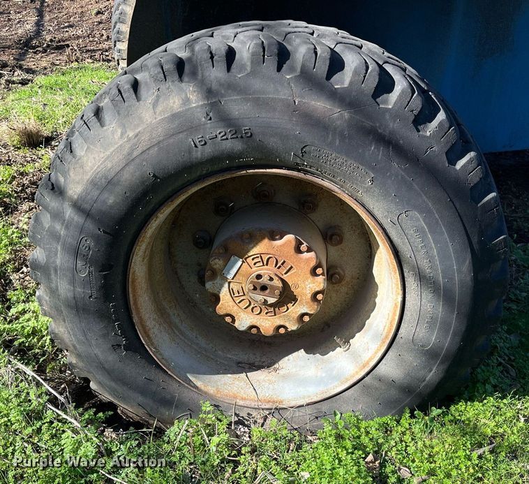 image for item EI0664 1999 Genie S-80 boom lift