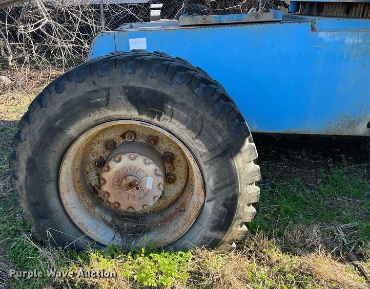 image for item EI0664 1999 Genie S-80 boom lift