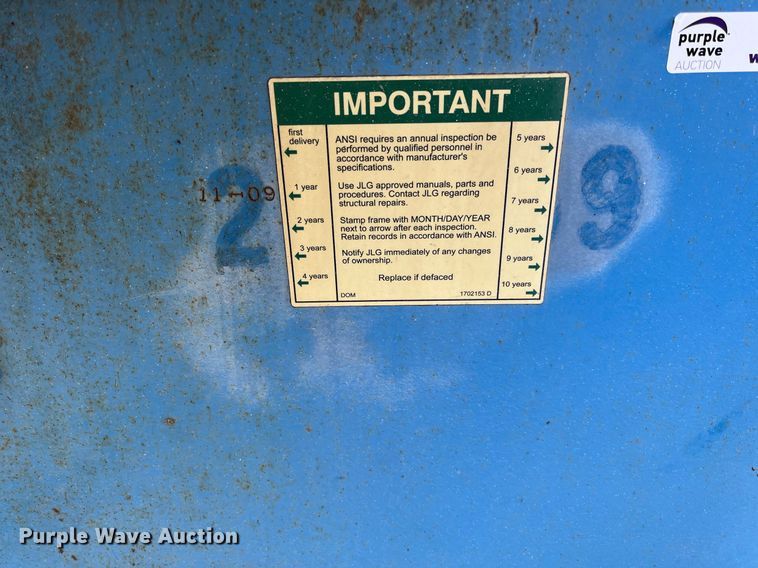 image for item EI0664 1999 Genie S-80 boom lift