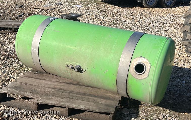 image for item EI0672 Peterbilt Fuel tank
