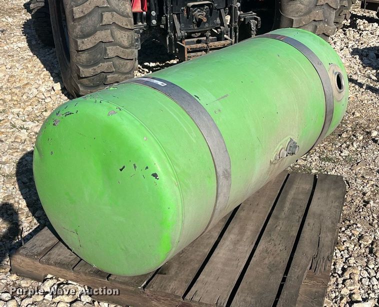 image for item EI0672 Peterbilt Fuel tank