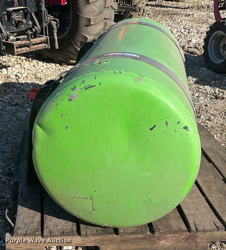 image for item EI0672 Peterbilt Fuel tank