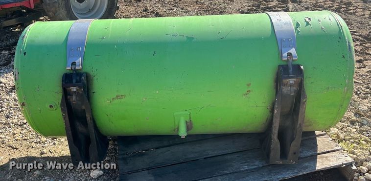 image for item EI0672 Peterbilt Fuel tank