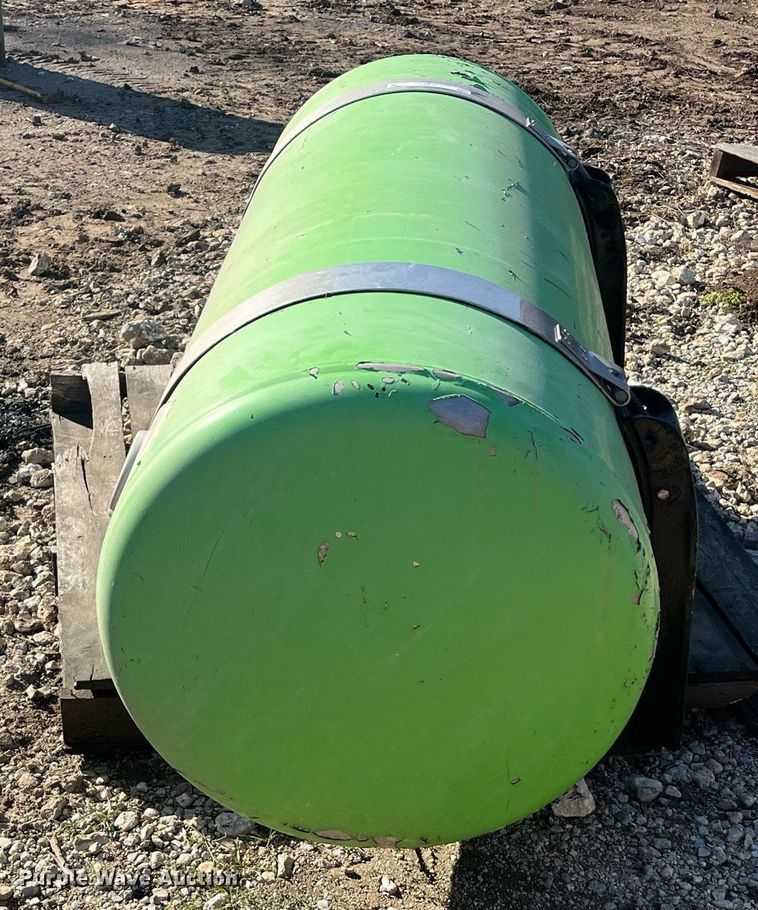 image for item EI0672 Peterbilt Fuel tank