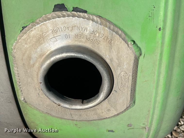 image for item EI0672 Peterbilt Fuel tank