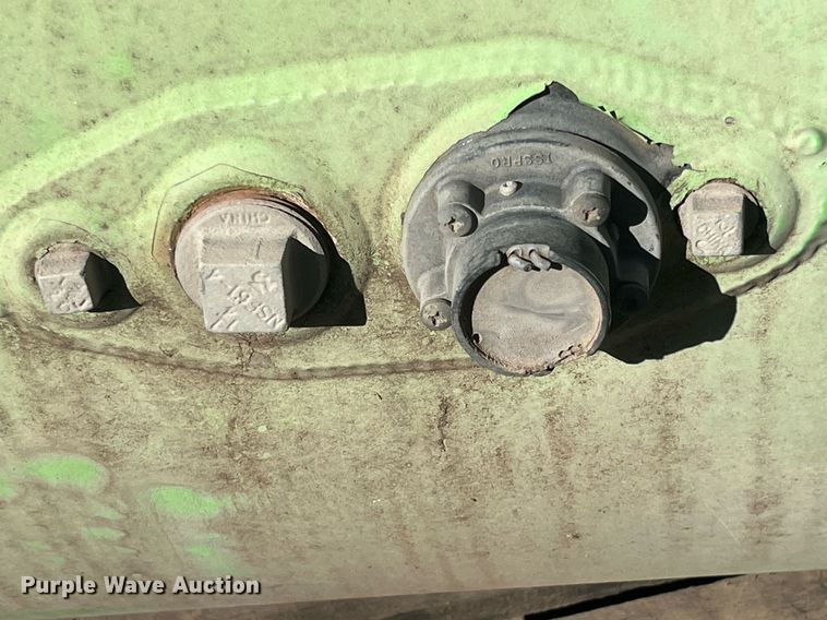 image for item EI0672 Peterbilt Fuel tank