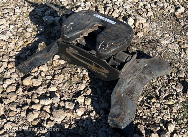 image for item EI0673 Curt 20k fifth wheel hitch