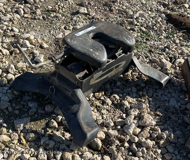 image for item EI0673 Curt 20k fifth wheel hitch