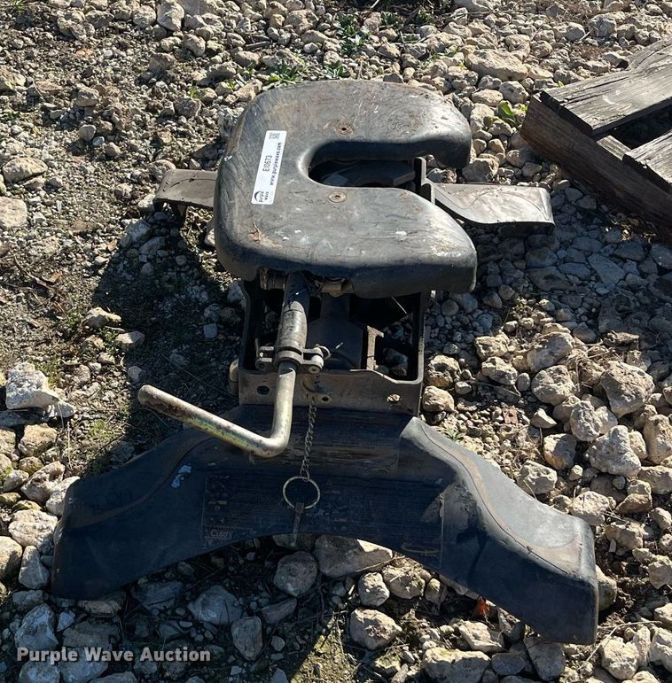 image for item EI0673 Curt 20k fifth wheel hitch