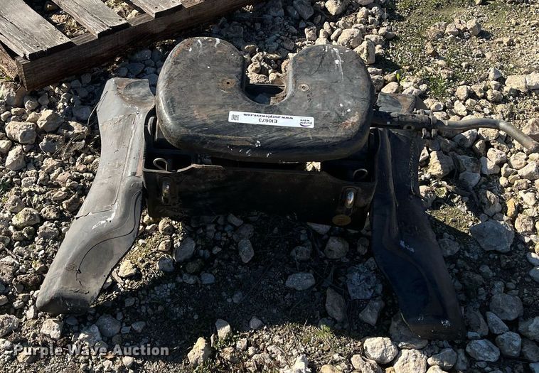 image for item EI0673 Curt 20k fifth wheel hitch