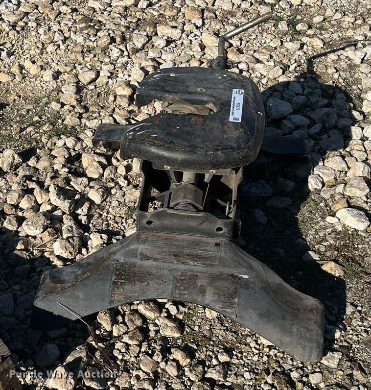 image for item EI0673 Curt 20k fifth wheel hitch