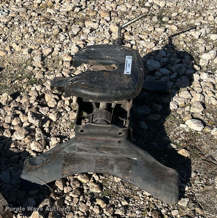 image for item EI0673 Curt 20k fifth wheel hitch