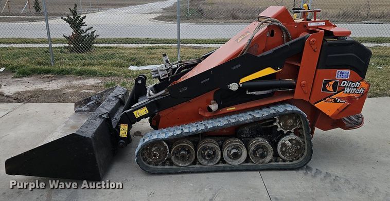image for item EI3556 2017 Ditch Witch SK1550 compact utility loader