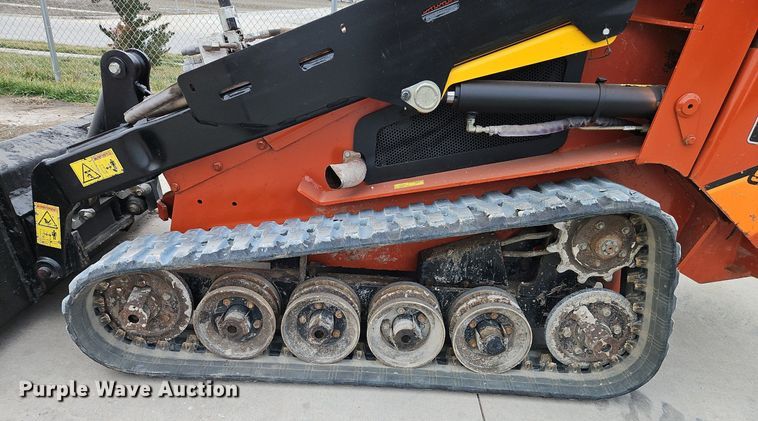 image for item EI3556 2017 Ditch Witch SK1550 compact utility loader