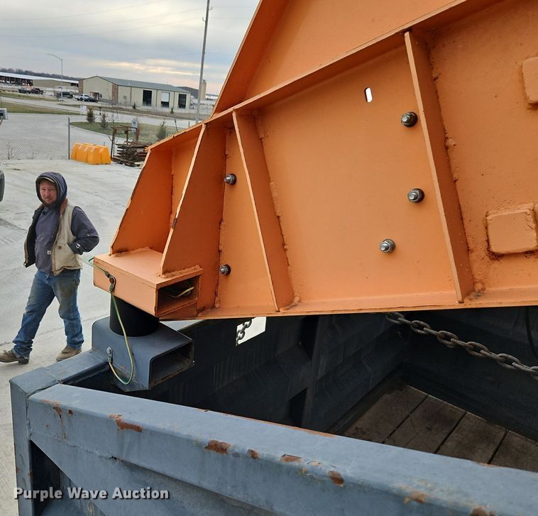 image for item EI3557 Paladin Industrial  vibratory screen