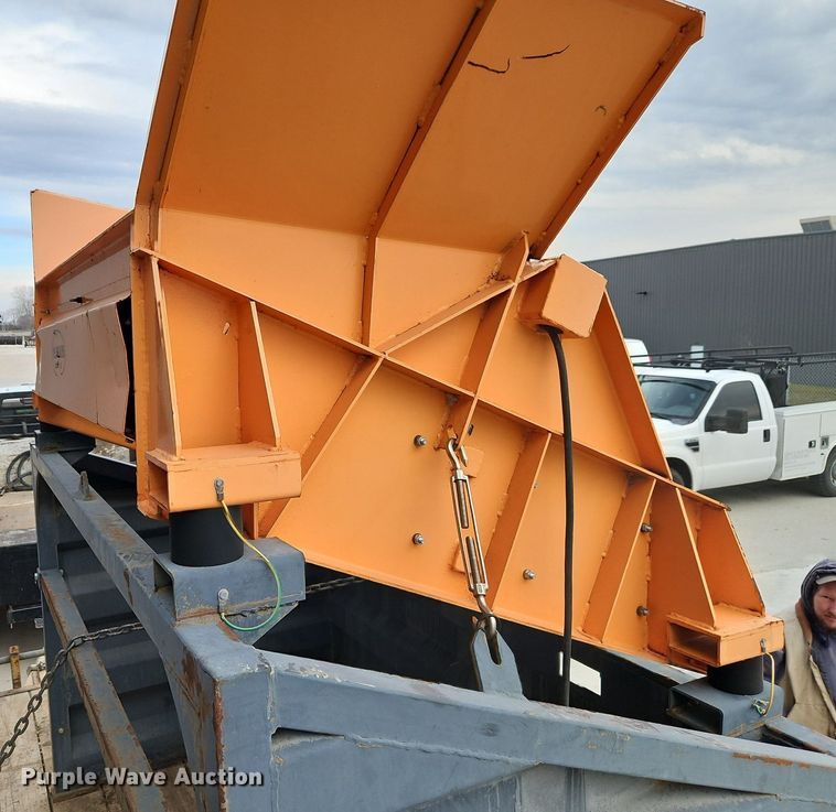 image for item EI3557 Paladin Industrial  vibratory screen