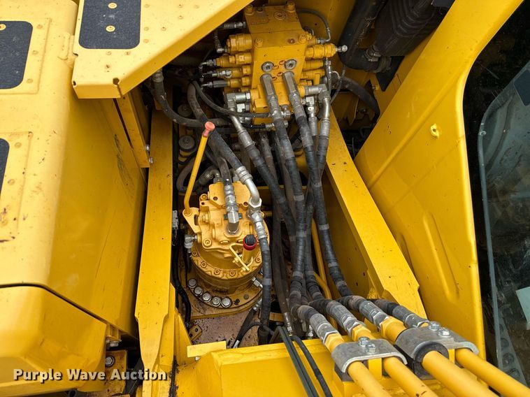 image for item EJ0198 2018 Komatsu  PC170LC-11 excavator