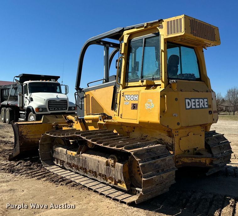 image for item EJ0259 2003 John Deere 700H LGP dozer
