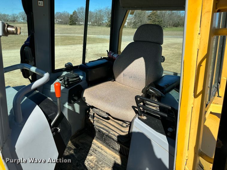 image for item EJ0259 2003 John Deere 700H LGP dozer