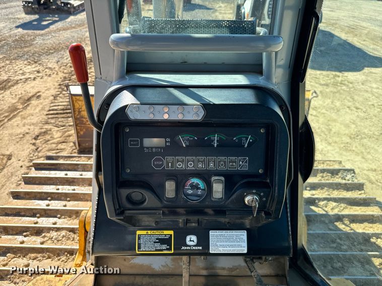 image for item EJ0259 2003 John Deere 700H LGP dozer