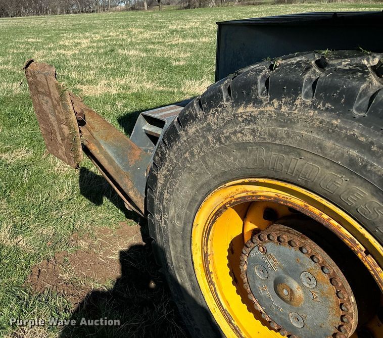 image for item EJ0262 2000 Badger 1085D wheeled excavator