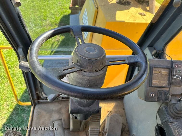 image for item EJ0262 2000 Badger 1085D wheeled excavator