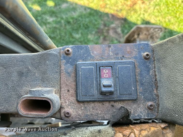 image for item EJ0262 2000 Badger 1085D wheeled excavator