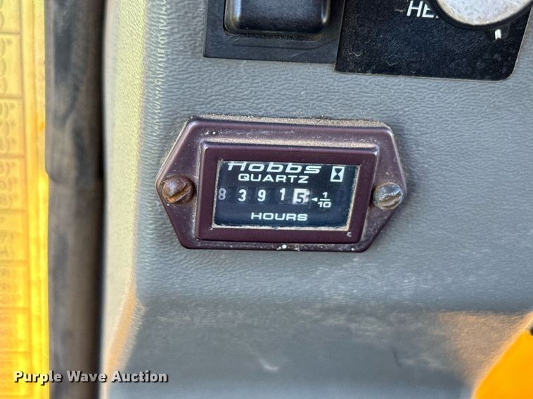 image for item EJ0262 2000 Badger 1085D wheeled excavator