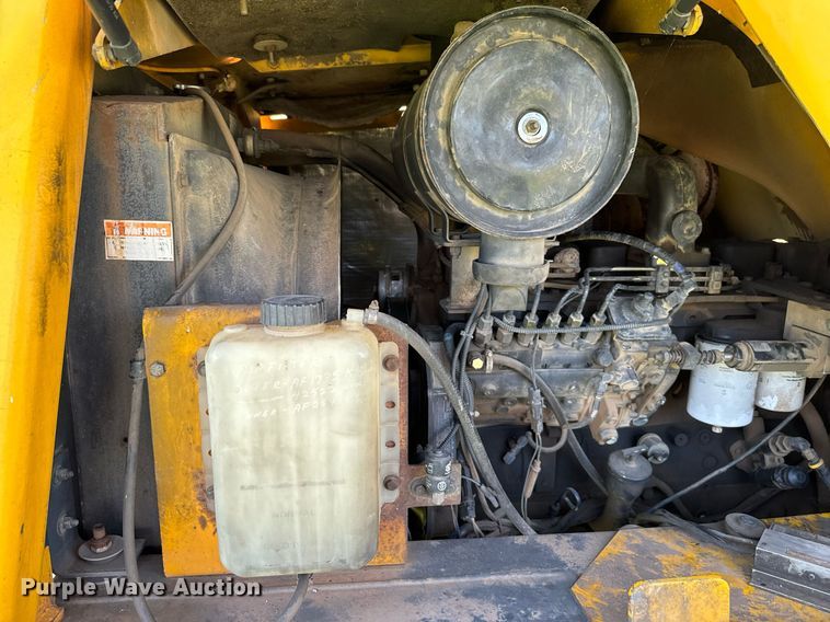 image for item EJ0262 2000 Badger 1085D wheeled excavator